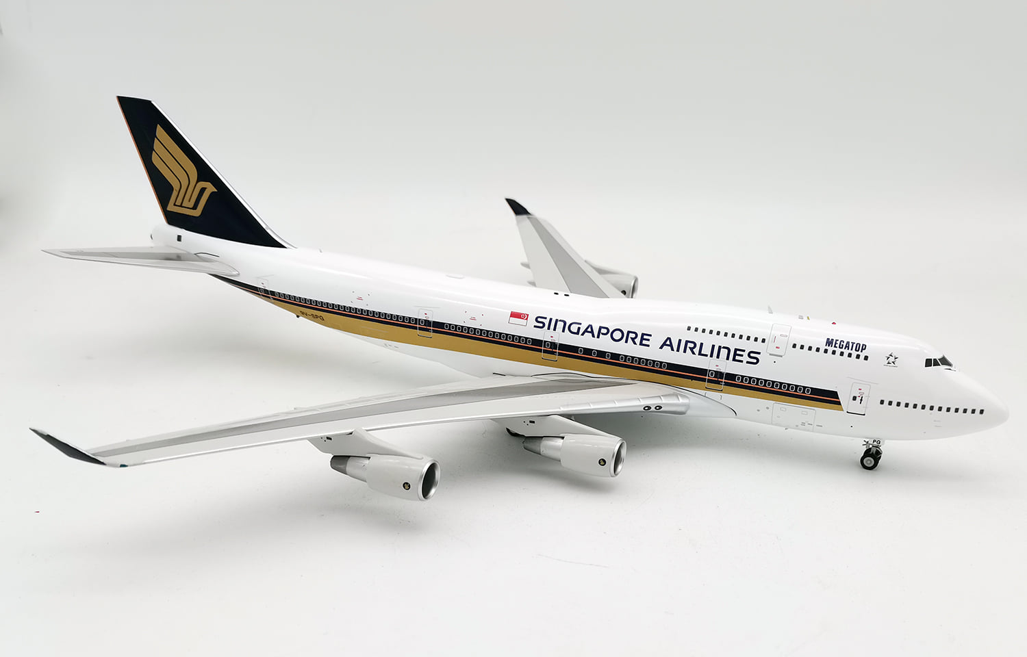 楽天スーパーセール】 1:200模型 Singapore Airlines Boeing747-400 ...
