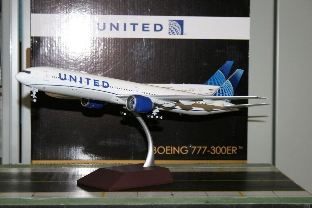 GEMINI JETS 1/200 United Airlines Boeing 777-300ER N2749U 