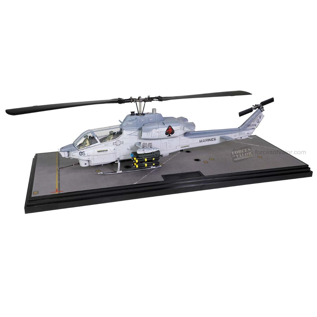 AH-1W Super Cobra + UH-1C Huey 1 18 人気商品ランキング - 航空機 ...