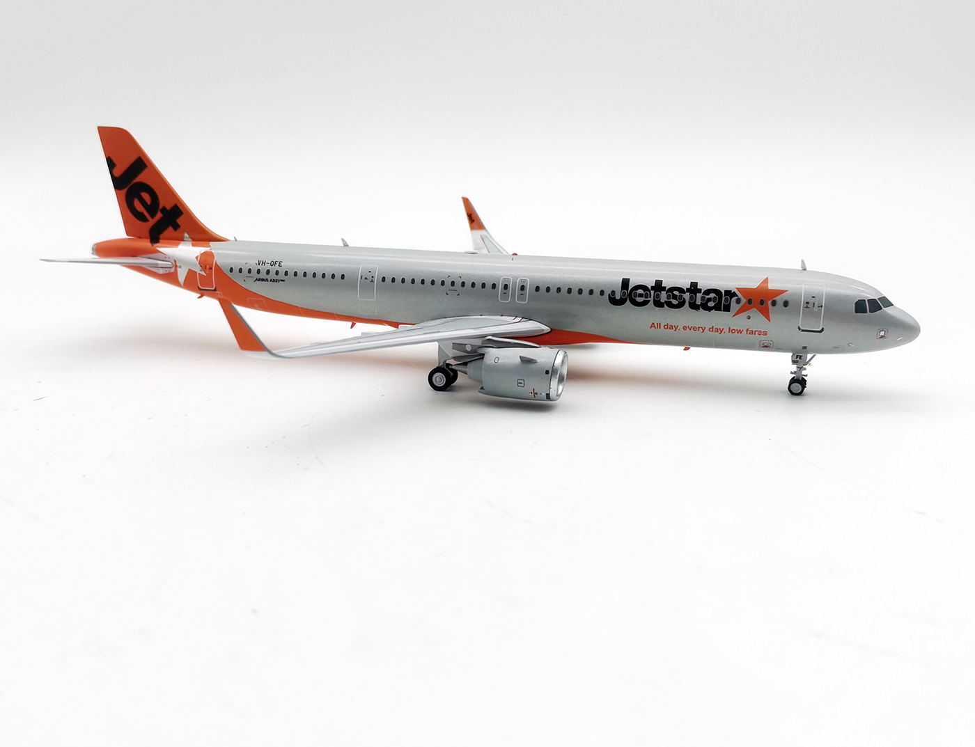 B Models 1/200 Jetstar Airbus A321neo VH-OFE (B-A321-JQ-FE) “First