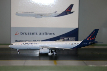 PHOENIX 1/400 BRUSSELS AIRLINES AIRBUS A330-300 OO-SFW (11205)